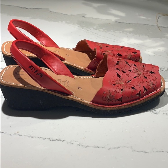 Ladies red shoes - Picture 3 of 6